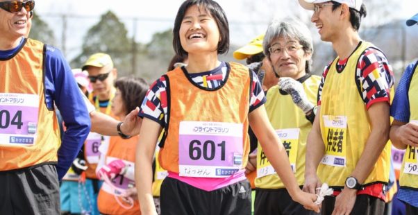 井内奈津美さんと伴走者のゴール後の写真