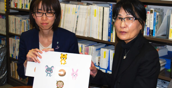 高橋ひとみ教授と大江編集長の写真