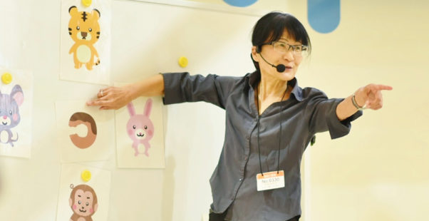 高橋ひとみ教授の写真
