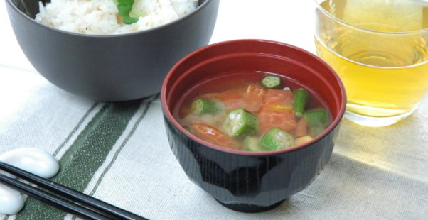 トマトのみそ汁の写真