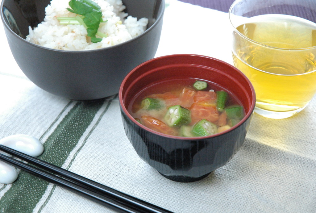 トマトのみそ汁の写真
