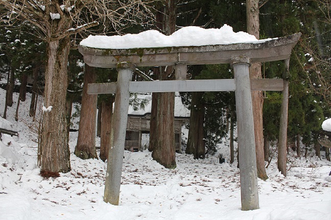 見玉不動尊雪の鳥居