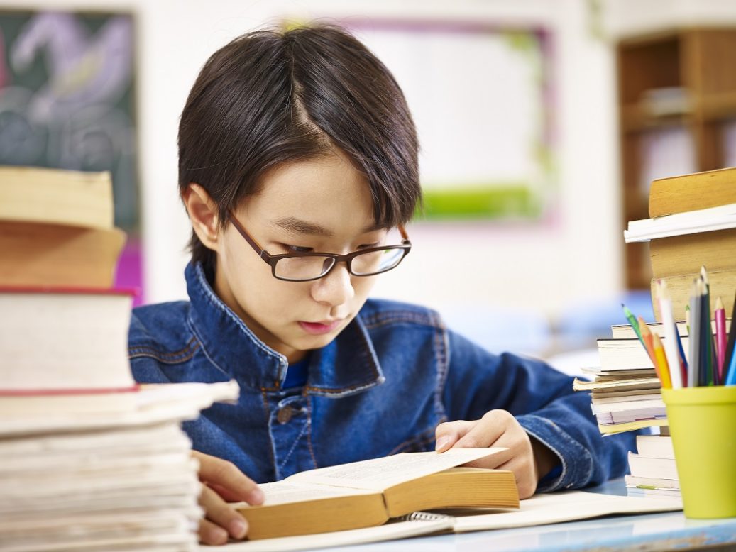 都内の小学生約80％中学生約95％が近視という驚きの最新情報！慶應大の研究内容を解説 | メノコト365 byわかさ生活