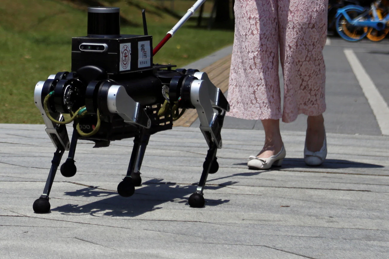6本足の盲導犬ロボット
