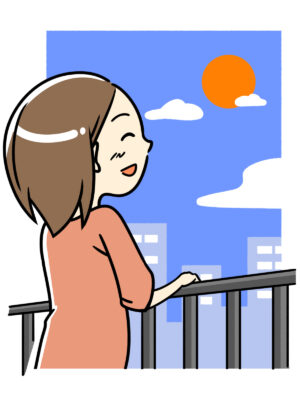 冬は日照時間が短いため　休憩時間に太陽の光を浴びる女性